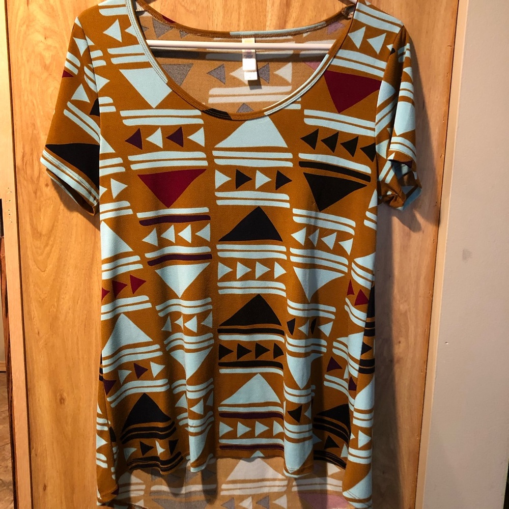 LuLaRoe stretchy short sleeve shirt